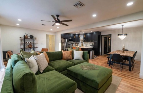 Rancho Oakey Casa | 4BR Retreat w/ Jacuzzi, BBQ & Near Vegas Strip