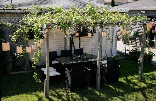 Belmont Cragin Casa | 4BR Retreat w/ Theater, Game Room & Backyard