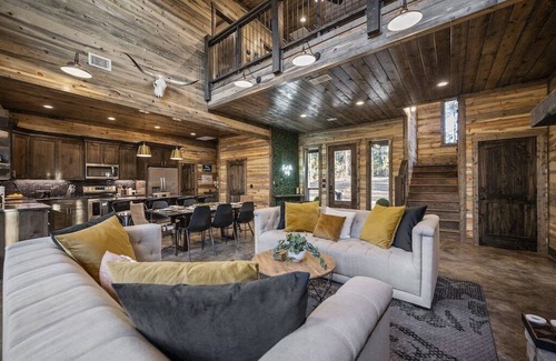 Pickens Cabina | 4BR | Secluded | Foosball, Arcade, Kid Friendly!