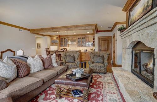 Avon Apartamento | 4Br Ski in Ski Out the Top of Bachelor Gulch condo