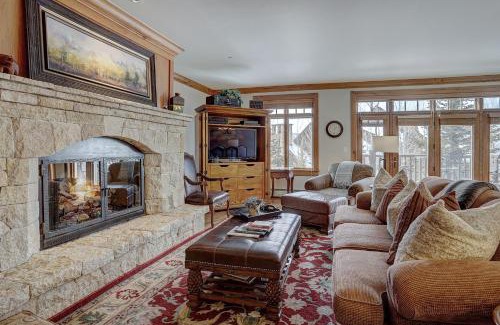 Avon Apartamento | 4Br Ski in Ski Out the Top of Bachelor Gulch condo