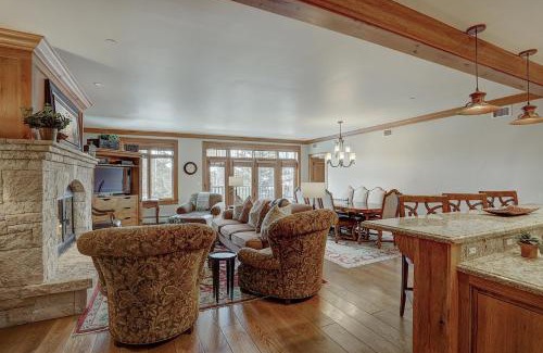 Avon Apartamento | 4Br Ski in Ski Out the Top of Bachelor Gulch condo