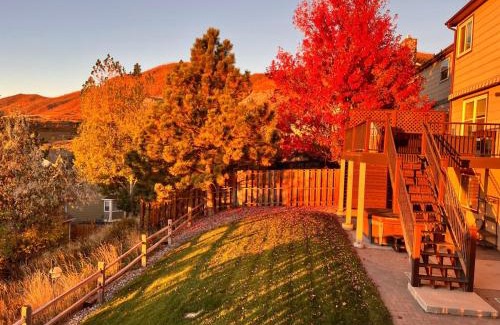 Northwest Colorado Springs Casa | 4BR-Sleeps 10-Hot Tub-Air Hockey-Gorgeous Views