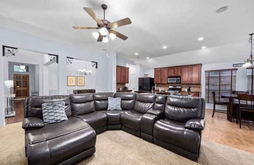 Houston Casa | 4BR Sleeps 9, Foosball, Patio, Near Race Park