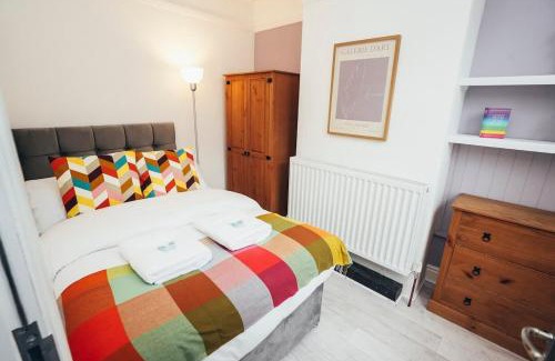 Derby Casa | 4BR Town House, Self Check In, Parking, By DerBnB