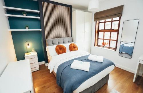 Derby Casa | 4BR Town House, Self Check In, Parking, By DerBnB