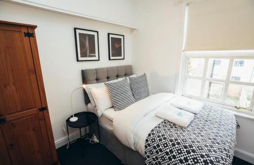 Derby Casa | 4BR Town House, Self Check In, Parking, By DerBnB