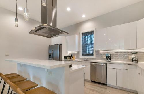 Mid-City Casa | 4BR Townhouse in Bienville Villas