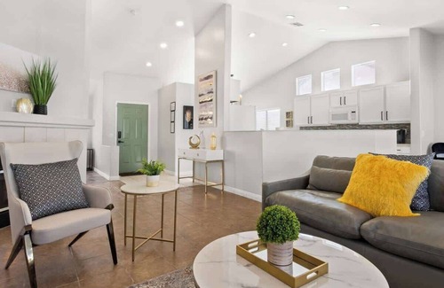 North Las Vegas Casa | Chic & Modern 3 BR Vegas Resort Pool House