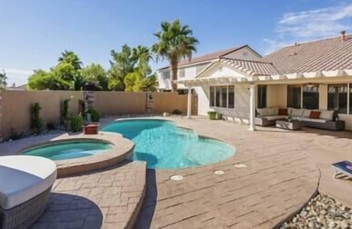 North Las Vegas Casa | ❤️4BR Vegas Oasis w Pool, Spa, Outdoor Kitchen!