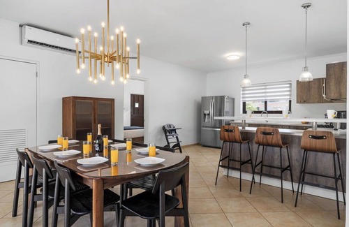 Gold Coast Villa | 4BR Villa @ Gold Coast w/ Pool + Gym & TennisCourt