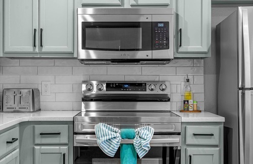 Lake Berkley Casa | 4BR w/ Heated Pool near Disney & Lake - Sleeps 10!