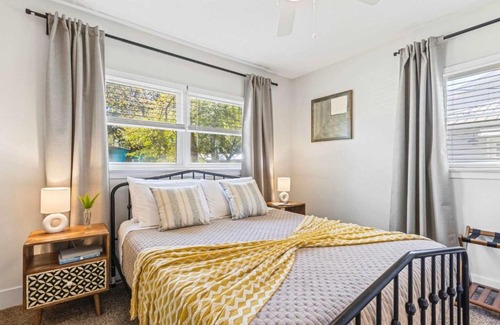 Fort Walton Beach Casa | 4BR w Private Pool & Fire Pit - 2 MI To Beach