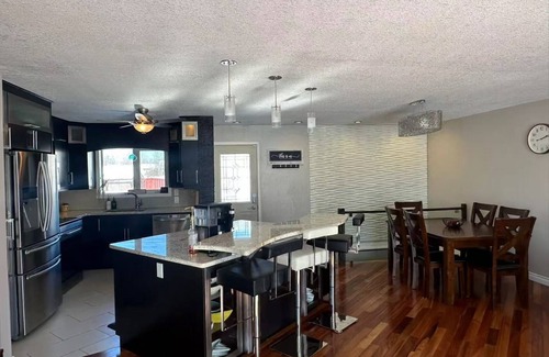 Thompson Casa | 4BR w/ Wine Fridge, Bar, Patio, Parking, Laundry