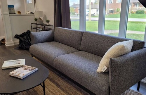 Grimsby Casa | 4BR+Wi-Fi+Ac+Iron+Kitchen+Washer+Free Prkng+Ntflx