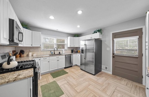 Lee's Summit Casa | Spacious Bungalow Great for Families Min to DT