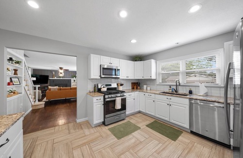 Lee's Summit Casa | Spacious Bungalow Great for Families Min to DT