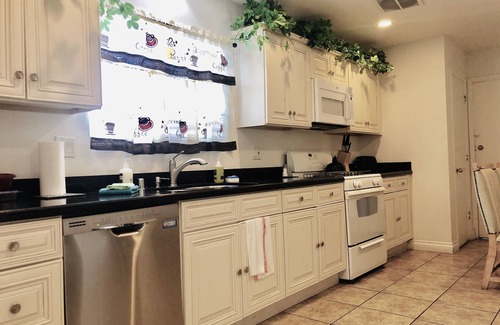 Beverly Green Casa | Enorme, CASA, LV STRIP, LVCC, CONVENTION, reserve ahora, Gran anfitrión, Venta, NYE, 4BDR, BEST