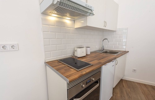 Vista Alegre Casa | 4km from Sol (down town Madrid), 1 min Metro, wifi, washing machine and dryer