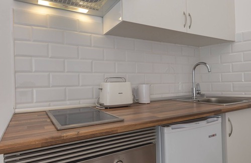 Vista Alegre Casa | 4km from Sol (down town Madrid), 1 min Metro, wifi, washing machine and dryer