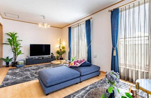 Tokeshi Villa | 【4LDKの一軒家貸し切り！】スタイリッシュで落ち着いたインテリアのハウスで沖縄を満喫しましょう！
