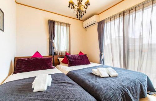 Tokeshi Villa | 【4LDKの一軒家貸し切り！】スタイリッシュで落ち着いたインテリアのハウスで沖縄を満喫しましょう！