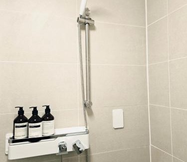 Wangsimniil-tong Apartamento | 4min to Metro Line2 in Seoul's Heart 2King beds