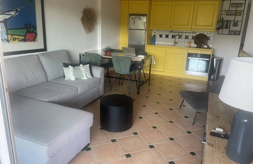 La Rouviere Apartamento | 4p Apartment on beautiful Domaine with pool near the sea