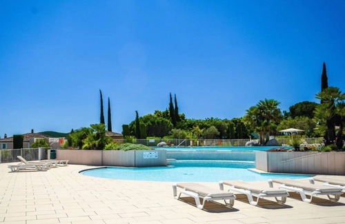 La Rouviere Apartamento | 4p Apartment on beautiful Domaine with pool near the sea