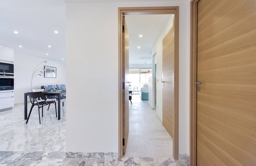 Pointe Croisette Apartamento | 4P Apartment with Terrace, Sea View, and Pool