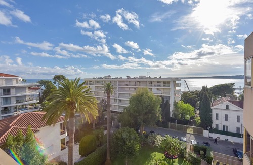 Pointe Croisette Apartamento | 4P Apartment with Terrace, Sea View, and Pool