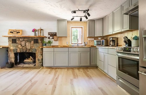 Carrollton Cabina | 4PelicansOhio: Refreshing Cabin Near Leesville Lake… Pets Welcome… 3 Queens