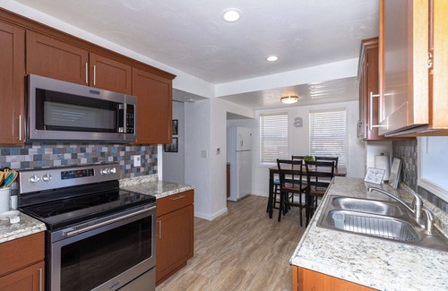 Two Rivers Casa | 4th house from Wisconsin’s best Lake Michigan beach! - Arcade room.