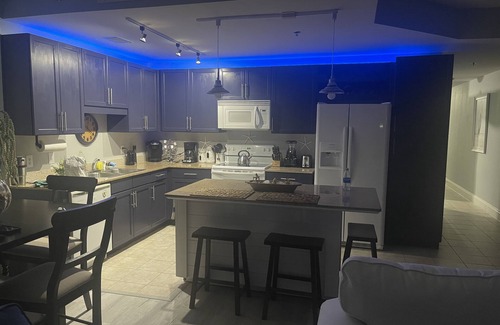Panama City Beach Complejo | Condo a few steps from the beach 1 bd bunk+bunk bedroom +2full bth!
