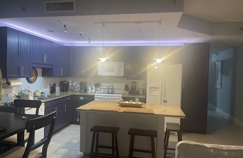 Panama City Beach Complejo | Condo a few steps from the beach 1 bd bunk+bunk bedroom +2full bth!