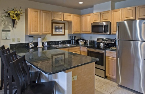Peak 9 Complejo | 4th of July week, TWO bedroom, sleeps 8 at Grand Timber Lodge is a luxury resort