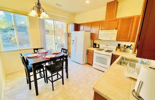 Northwest Reno Casa | 4TVs/6 Beds/Pet Ok/Sleeps 10