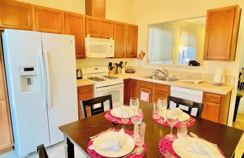 Northwest Reno Casa | 4TVs/6 Beds/Pet Ok/Sleeps 10