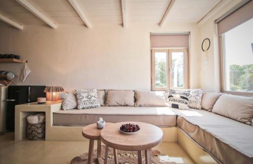 Agios Ioannis Casa | 4Twaves beach house - BeachFront in Agios Ioannis