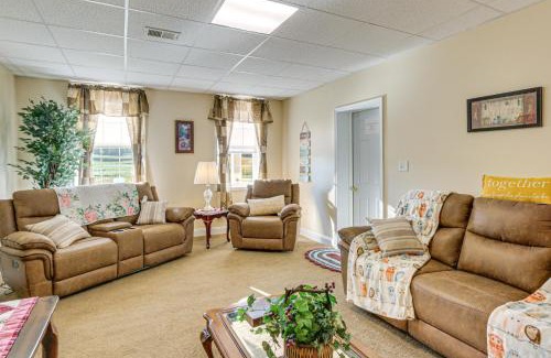 Boonsboro Casa | 5,000 Sq Ft Antebellum Farmhouse 3 Mi to Antietam!