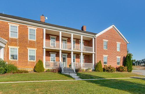 Boonsboro Casa | 5,000 Sq Ft Antebellum Farmhouse 3 Mi to Antietam!