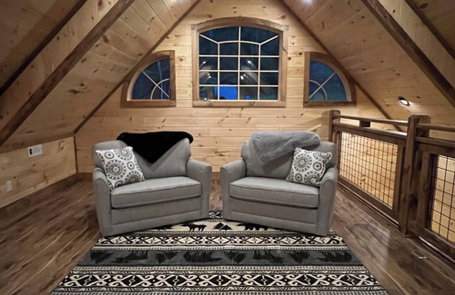 Unaka Cabina | 5,000 sqft Mountain Escape with the Luxury of Modern Living-Game room w/Bar