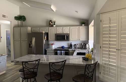 Westbrook Village Casa | Totalmente renovado 2019 en WESTBROOK VILLAGE .. 2 habitaciones 2 baños patio privado