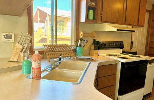 Sunland Estates Casa | 5.4 miles from The Gorge- Sunland home on the Columbia River, stunning views