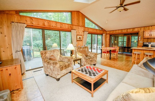 Indian Rock Springs Cabina | 3. 35 Acre Frente al arroyo ~ Wi-Fi gratuito ~ No hay otras cabañas a la vista