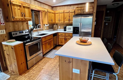 Indian Rock Springs Cabina | 3. 35 Acre Frente al arroyo ~ Wi-Fi gratuito ~ No hay otras cabañas a la vista