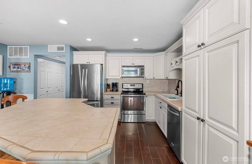 Quincy Condominio | #5/#7-The best condo in Crescent Bar Condos. 2 combined bottom luxury units!
