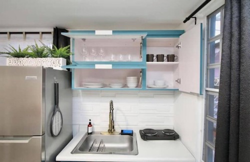 Mayaguez Pueblo Apartamento | 5.8 Blue Casita w/ historic balcony