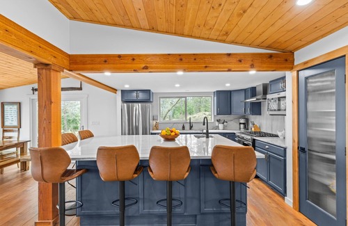 Post Falls Cabina | 5 ACRE CABIN above RIVER + DOWNTOWN. PRIVATE-VIEWS-NEWLY RENOVATED