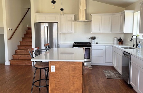 Jefferson County Casa | 5 acre escape in Cardwell, close to Wheat Montana and Sacajawea Hotel.